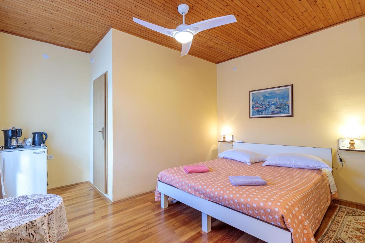 Rooms Nela Hum Εξωτερικό φωτογραφία