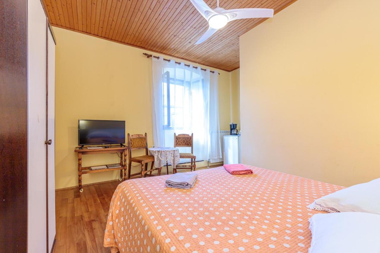 Rooms Nela Hum Εξωτερικό φωτογραφία